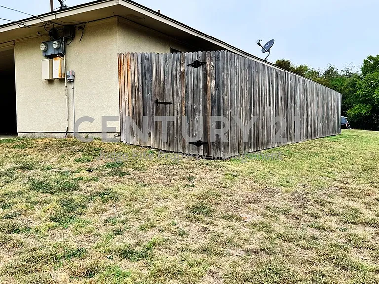 628 Taylor Ct — Photo 19