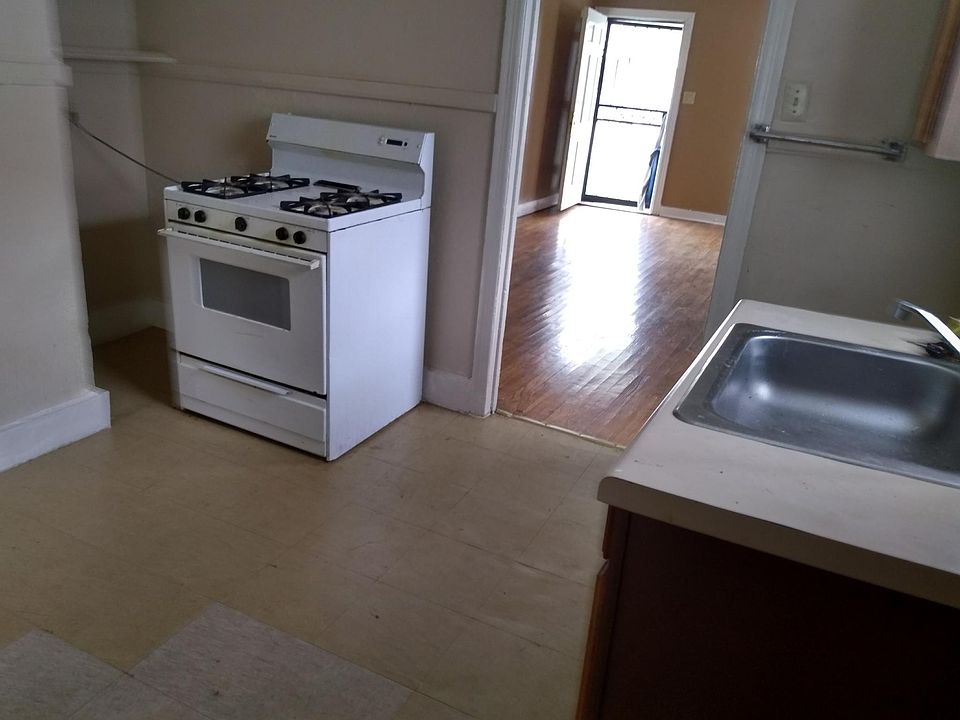 1st image of 1593 Oakwood St