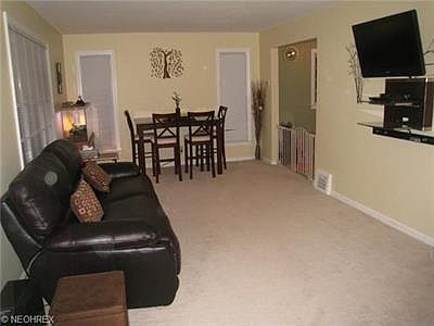3rd image of 1287 Commonwealth Ave