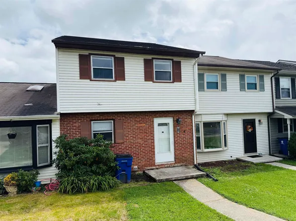 610 Cambria St NW, Christiansburg, VA 24073