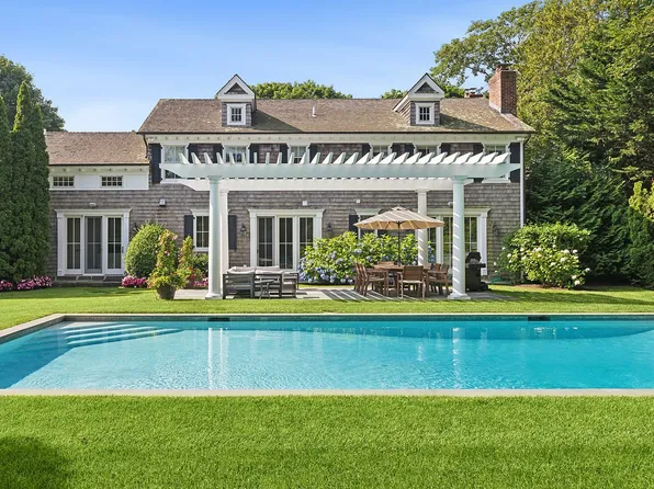 727 Hill St, Southampton, NY 11968