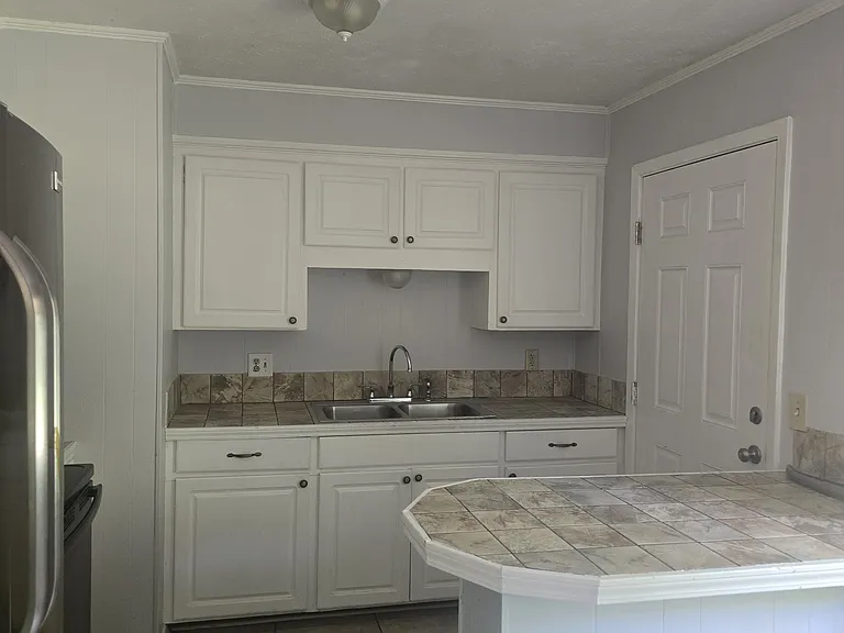 614 Westhill Dr #3 — Photo 3