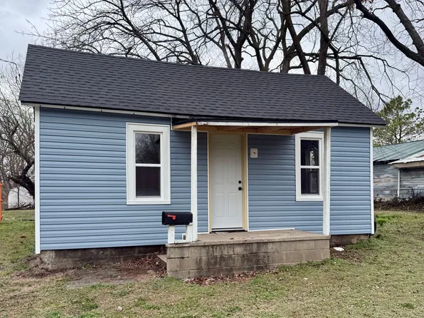 1013 N Clay St, Nevada, MO 64772