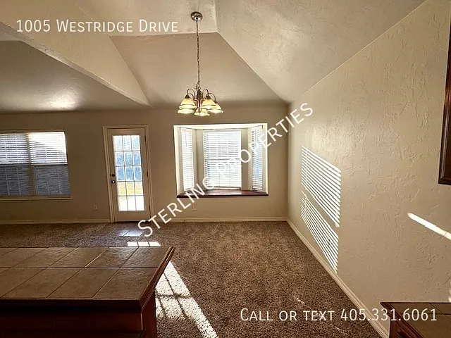 1005 Westridge Dr — Photo 7