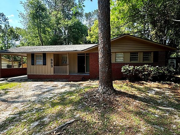2nd image of 909 Brookhaven Dr