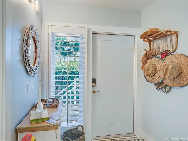 245 NE Macarthur Blvd #11 — Photo 6