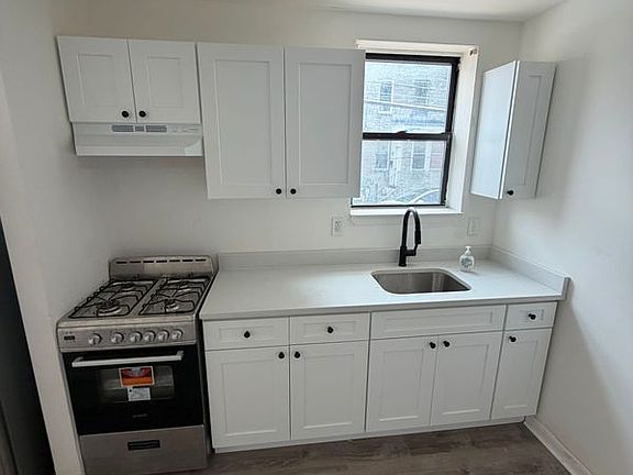 2nd image of 16 Bergen Ave APT 2