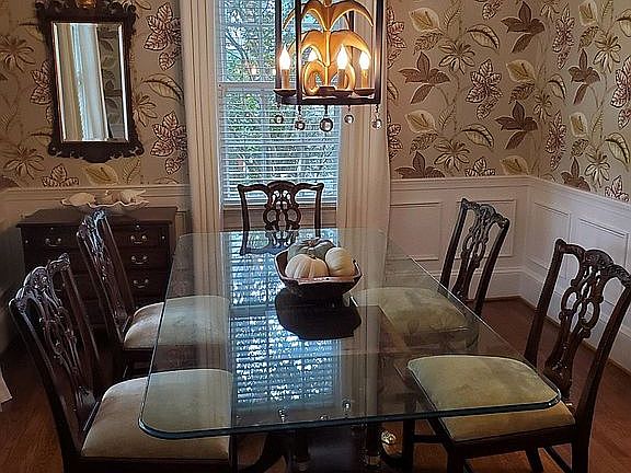 5th image of 2405 Elizabeth Ave
