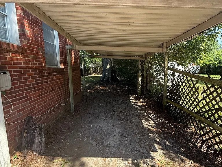 311 Bradley Dr — Photo 2