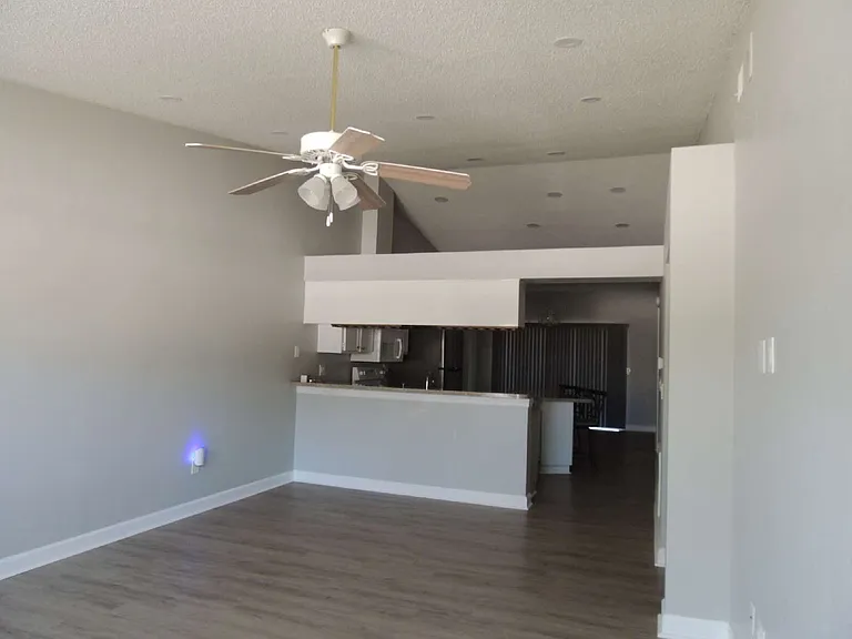 944 Burlwood St — Photo 6