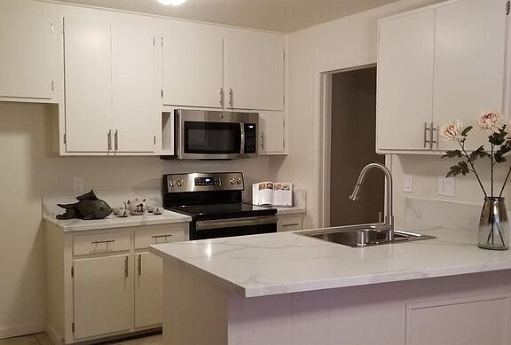 4th image of 3208 Hurley Way