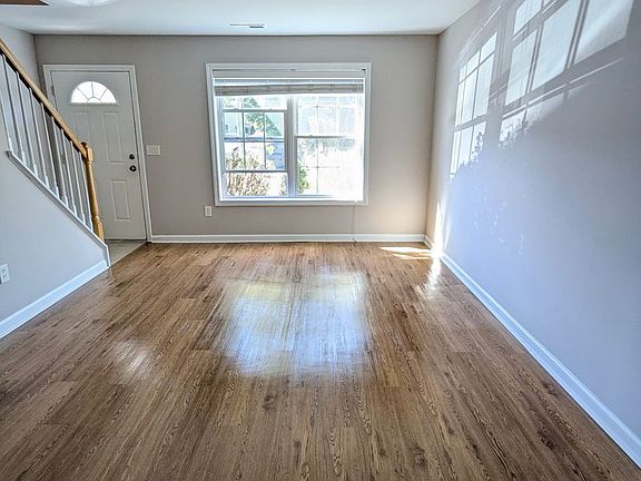 5th image of 150 Mohican Ave APT 5