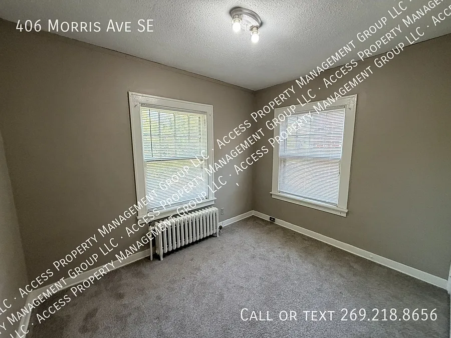 Three Bedroom Heritage Hill Unit on Morris Ave. — Photo 4