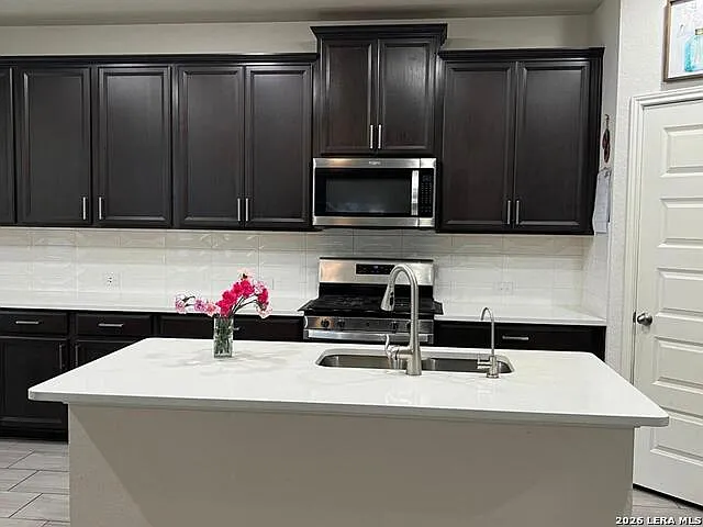 4 bed, 2.5 bath, 2281 sqft, $2,200 — Photo 3