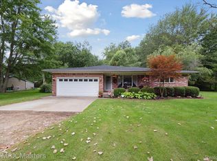 21610 Otter Rd, Belleville, MI 48111