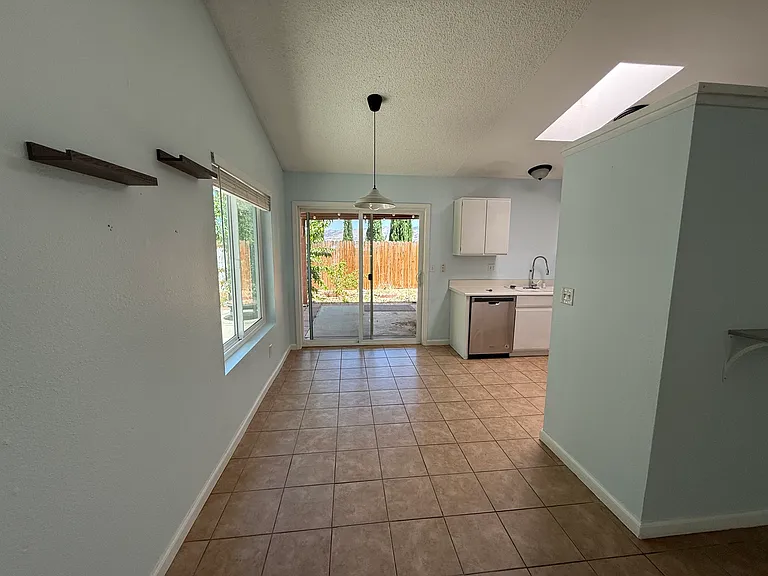 1224 Alder Ave — Photo 3