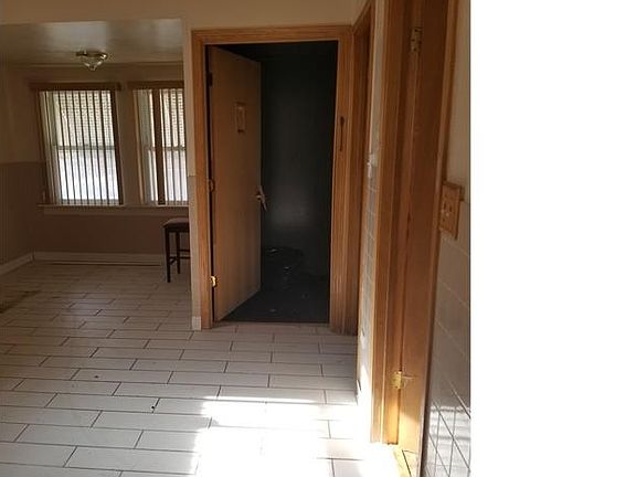 5th image of 12038 S La Salle St #2