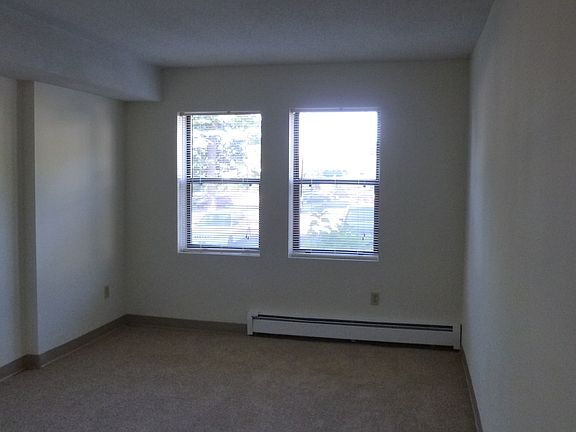 3rd image of 9 Kessler Farm Dr APT 204
