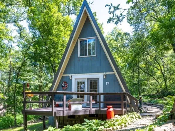 17 Galena Ridge Dr, Stockton, IL 61085