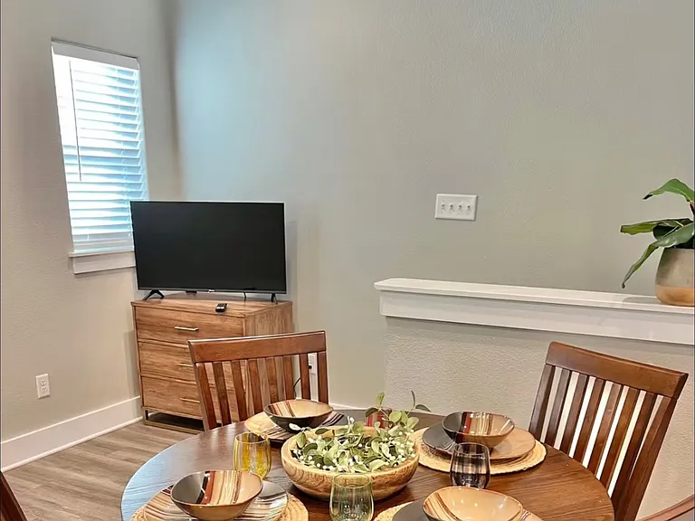 607 Montclair Ave — Photo 8