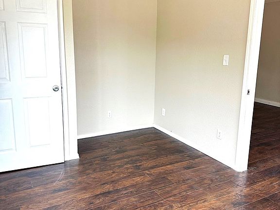 3rd image of 124 E Avenue C