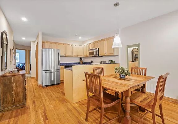 4th image of 452 12th St #1