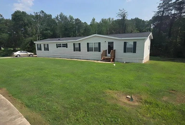 121 Edwards St — Photo 1