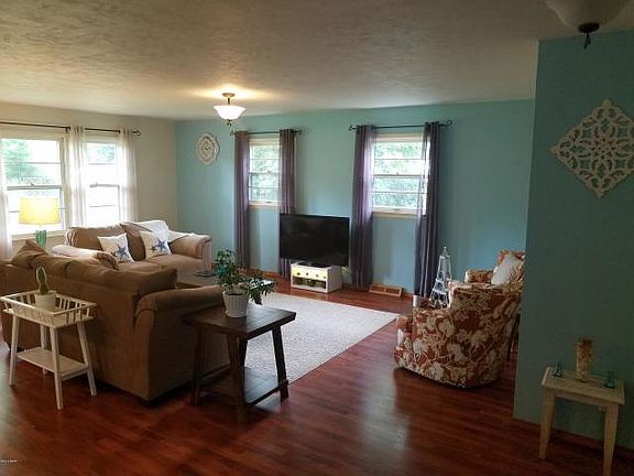 2nd image of 501 S Emerald Ln