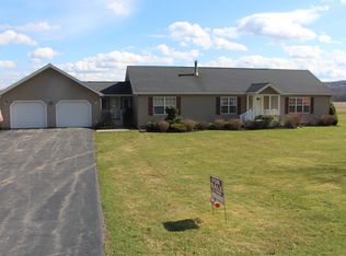 3752 Amber Rd, Syracuse, NY 13215