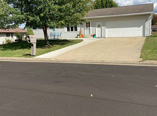 600 Elm Ridge St, Peosta, IA 52068