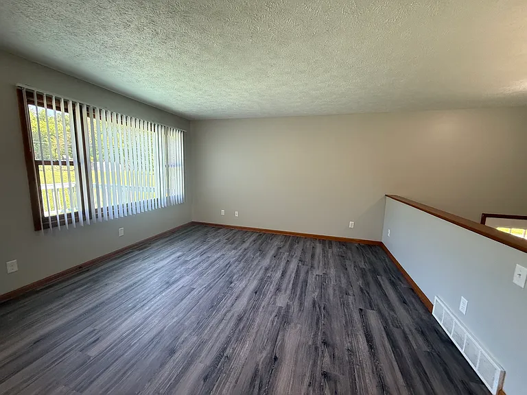 4933 Cannonsburg Rd NE — Photo 6