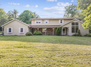 1517 Woodside Dr, Freeport, IL 61032
