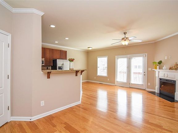 2nd image of 5120 Whiteoak Ter SE