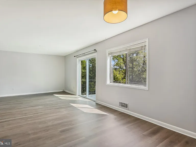 10631 Montrose Ave #M-202 — Photo 12