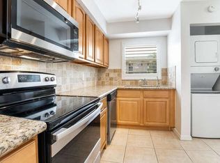 600 Valley Stream Dr APT A2, Naples, FL 34113