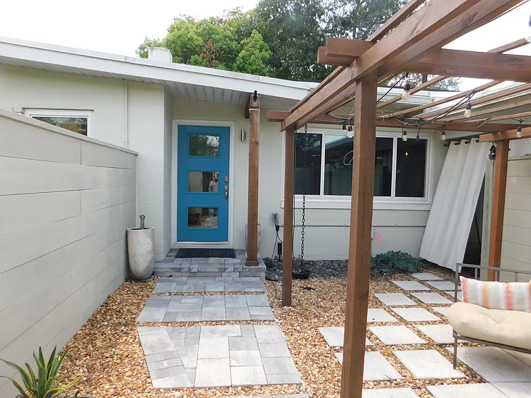 2252 Howard Dr — Photo 5