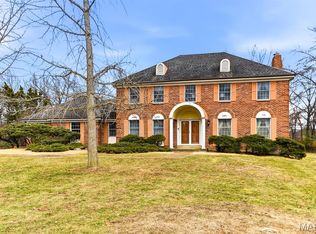 94 Meadowbrook Country Club Est, Ballwin, MO 63011