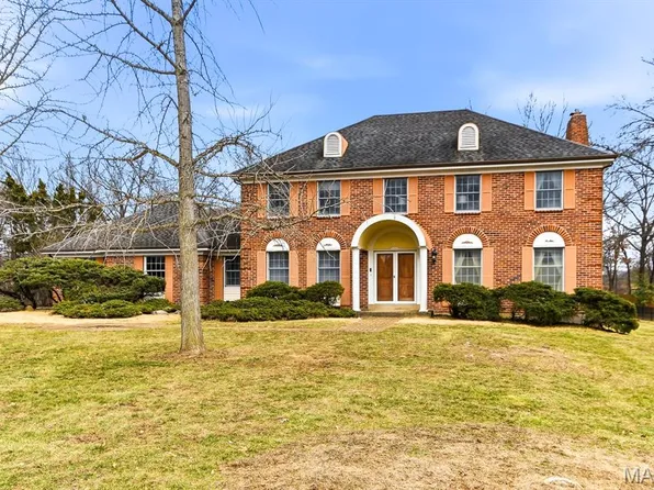 94 Meadowbrook Country Club Est, Ballwin, MO 63011