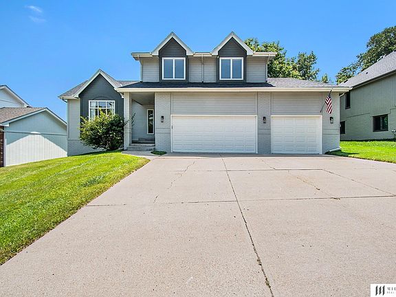 2nd image of 2909 Courtney Dr