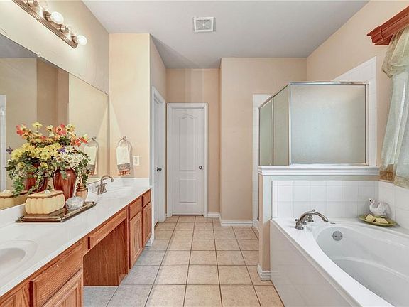 5th image of 801 Grove Dr