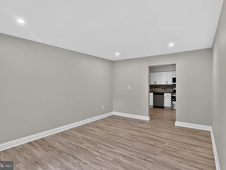 1807 Silver Ct — Photo 21