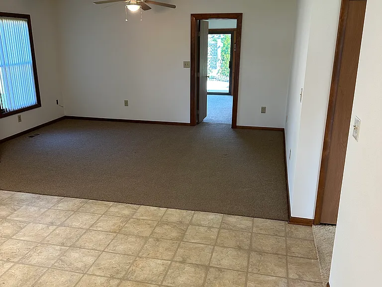 548 Flanders Ave — Photo 9