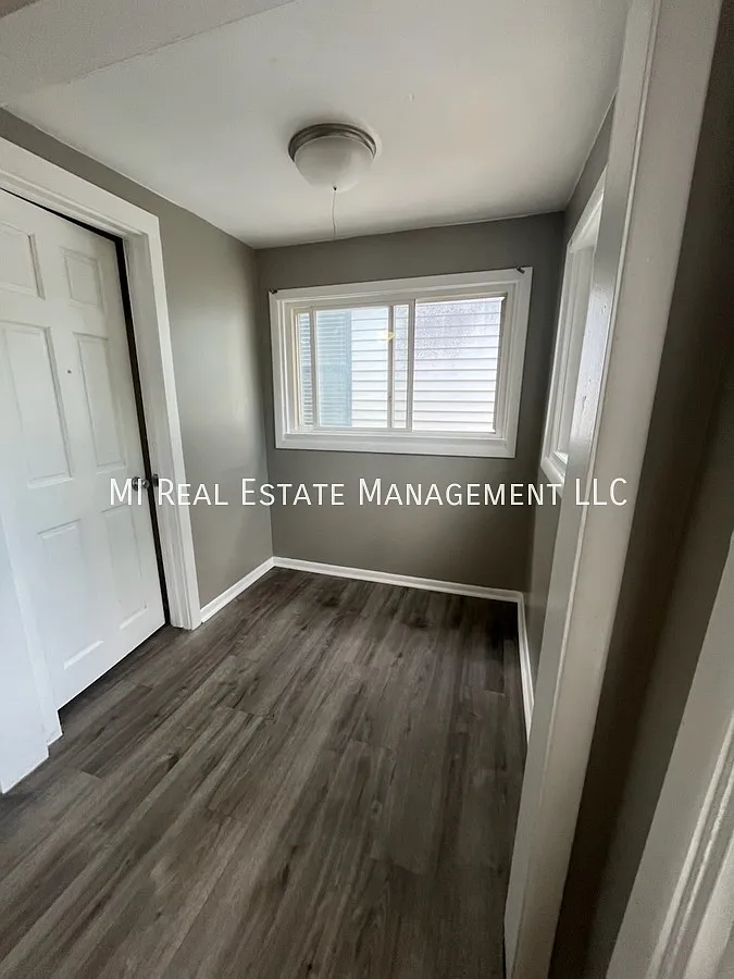 2 bed, 1.0 bath, 800 sqft, $1,325 — Photo 3