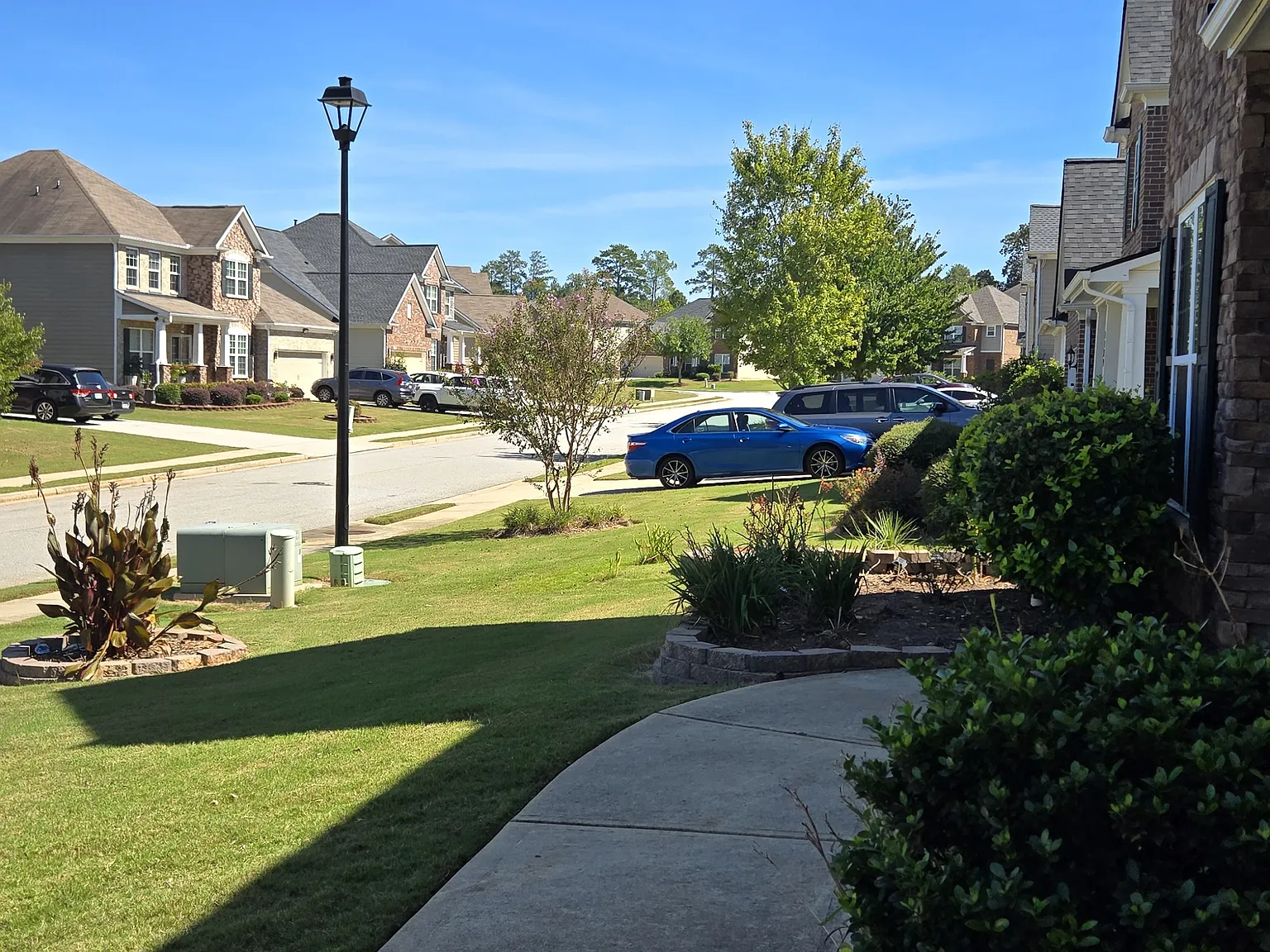5 bed, 3278 sqft, $3,499 — Photo 2