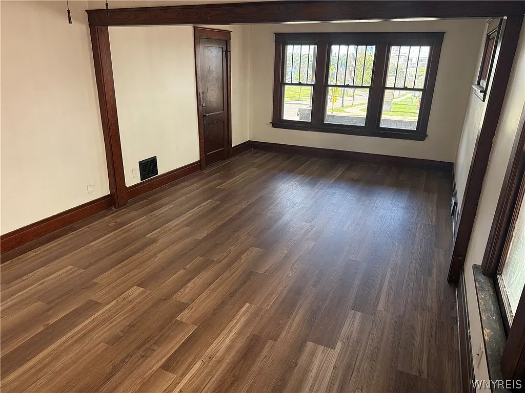 2 bed, 1.0 bath, 850 sqft, $1,050 — Photo 4