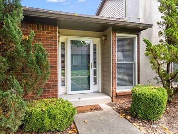 3rd image of 228 Highland Villa Cir