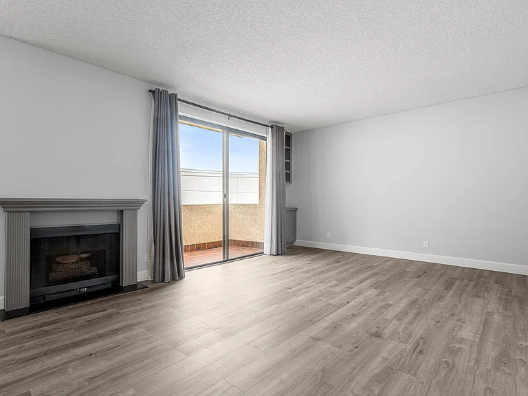 11800 Goshen Ave — Photo 1