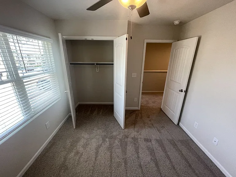 1100 Peony Ln — Photo 17