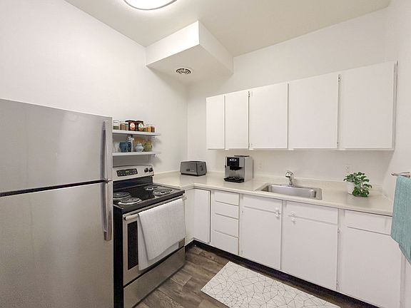 3rd image of 1420 Boylston Ave APT 3
