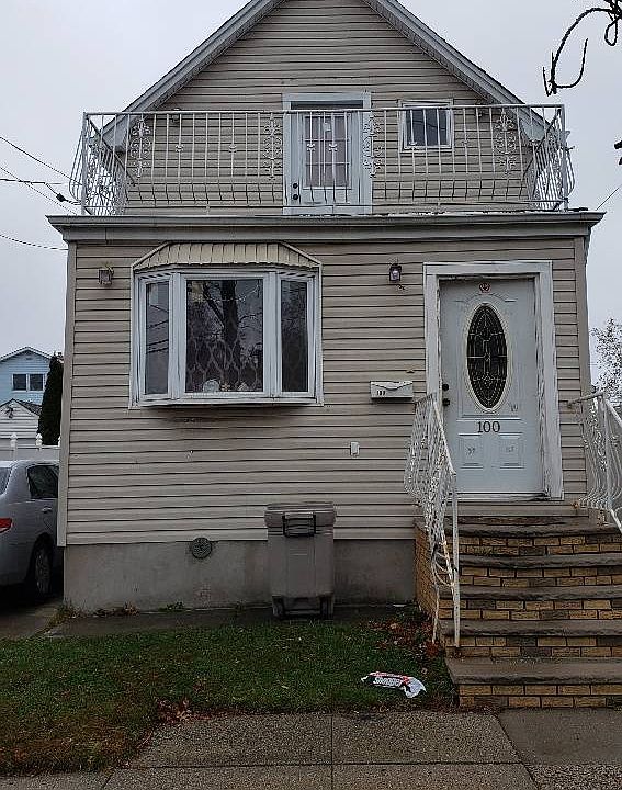 1st image of 100 Cherry Ln
